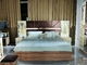 純木の家の寝室の家具は耐久MDFのパネルのベッドのワードローブを置いた